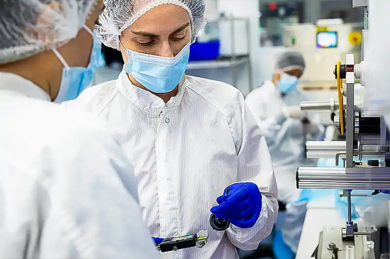 Medical device contract manufacturing services in cleanroom